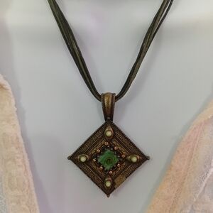 Elegant Green Pendant Necklace